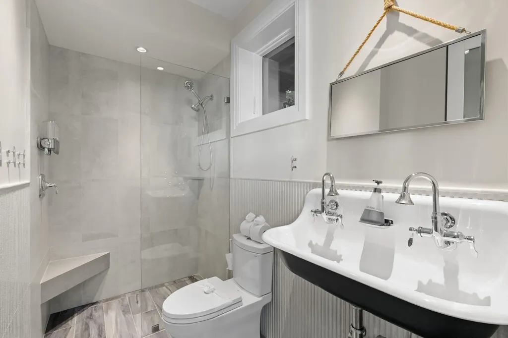 221 Aqua Court Naples FL 34102