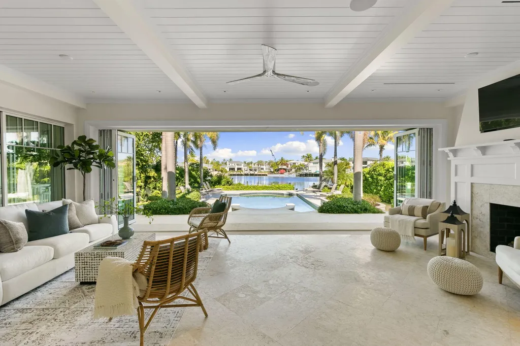 221 Aqua Court Naples FL 34102