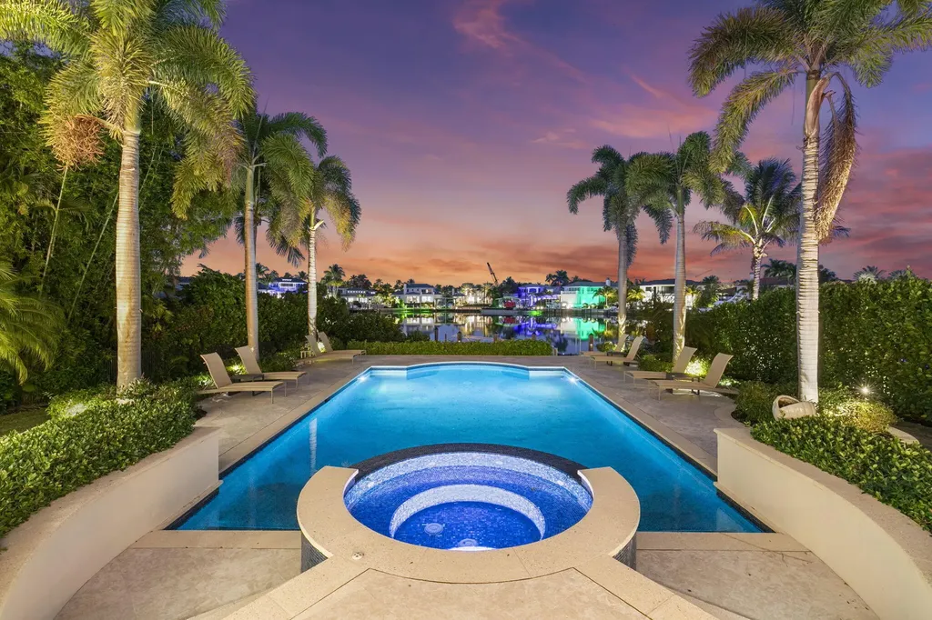 221 Aqua Court Naples FL 34102