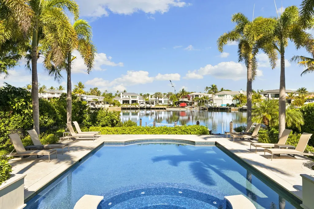 221 Aqua Court Naples FL 34102