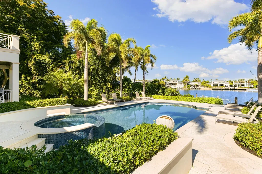 221 Aqua Court Naples FL 34102