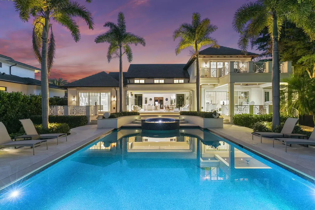 221 Aqua Court Naples FL 34102