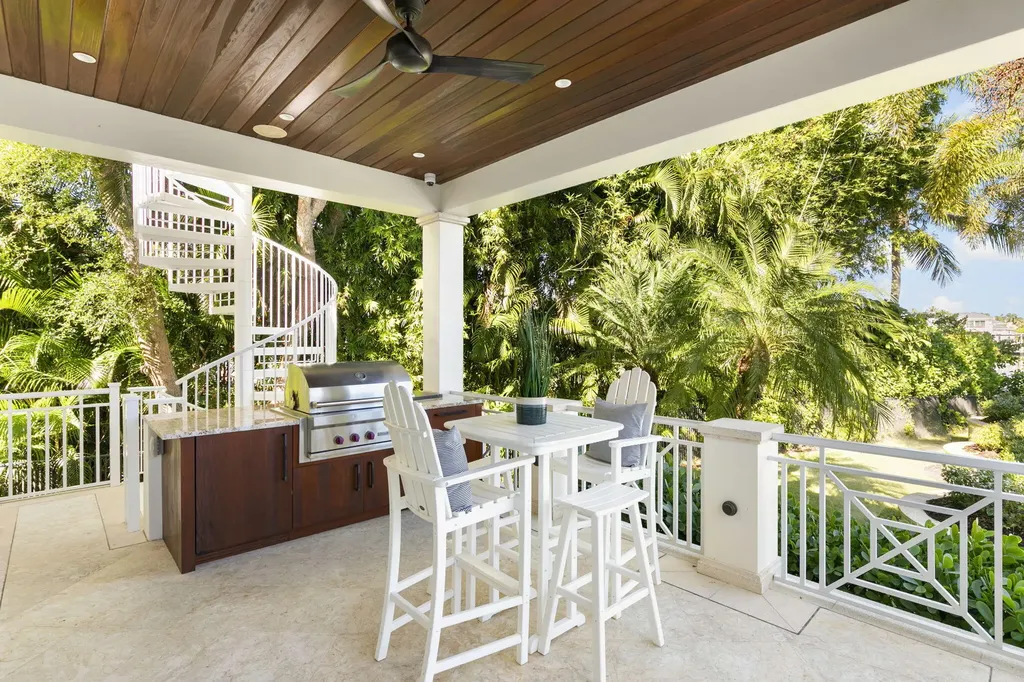 221 Aqua Court Naples FL 34102