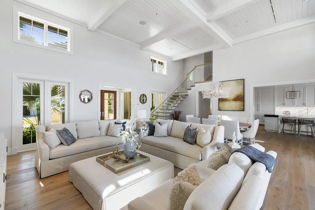 221 Aqua Court Naples FL 34102