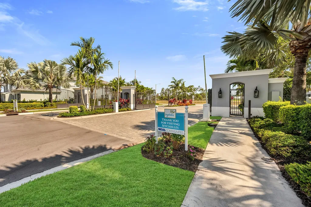 2609 Seychelles Circle Naples FL 34112