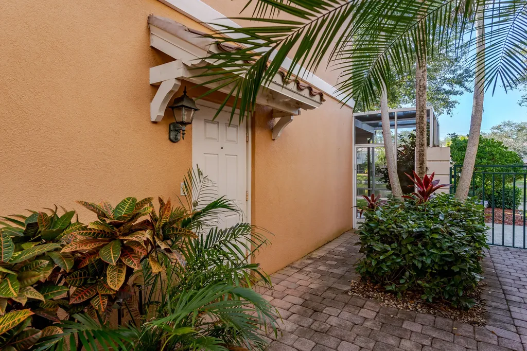 5353 Cove Circle Naples FL 34119