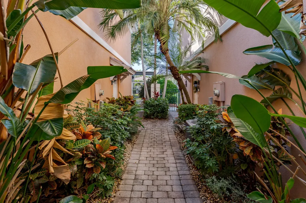 5353 Cove Circle Naples FL 34119