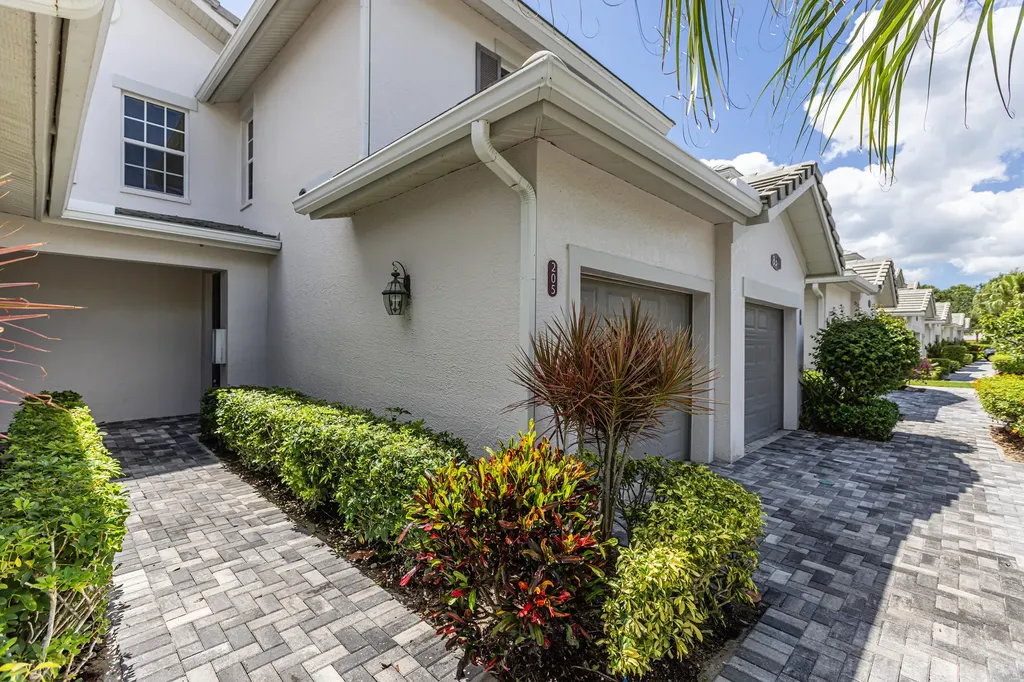 8340 Whisper Trace Way Naples FL 34114