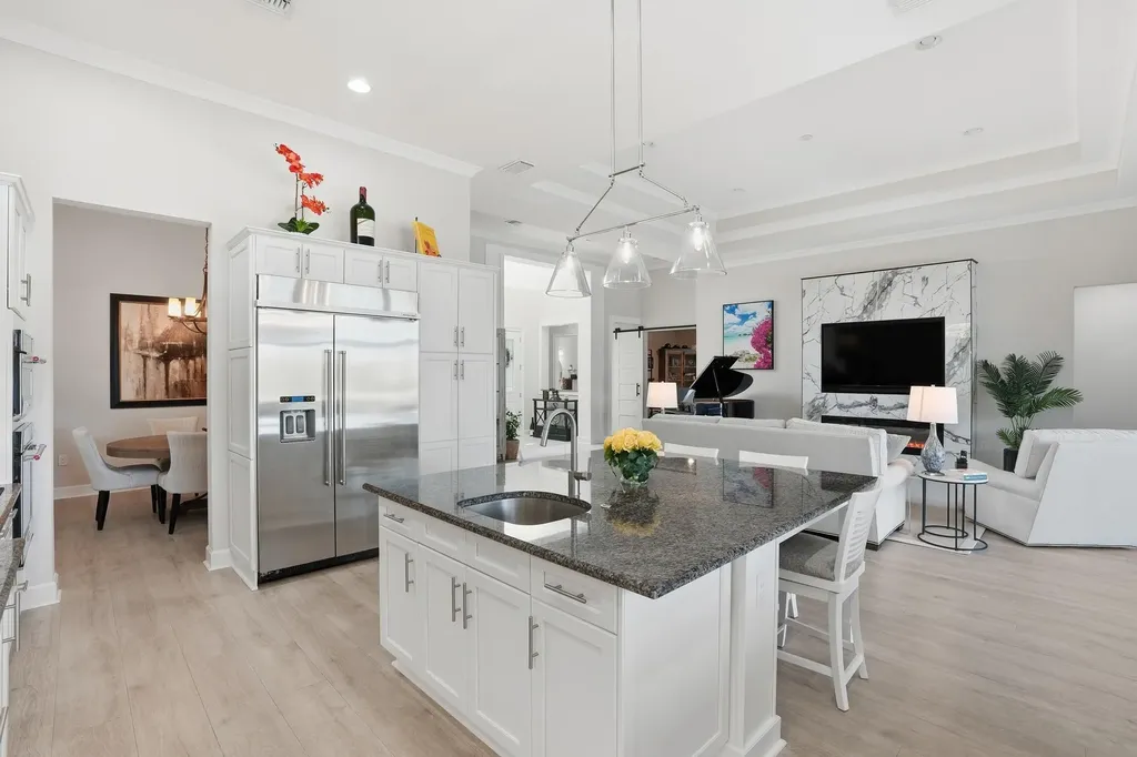 6061 Lucaya Way Naples FL 34113