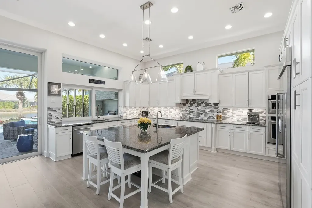 6061 Lucaya Way Naples FL 34113