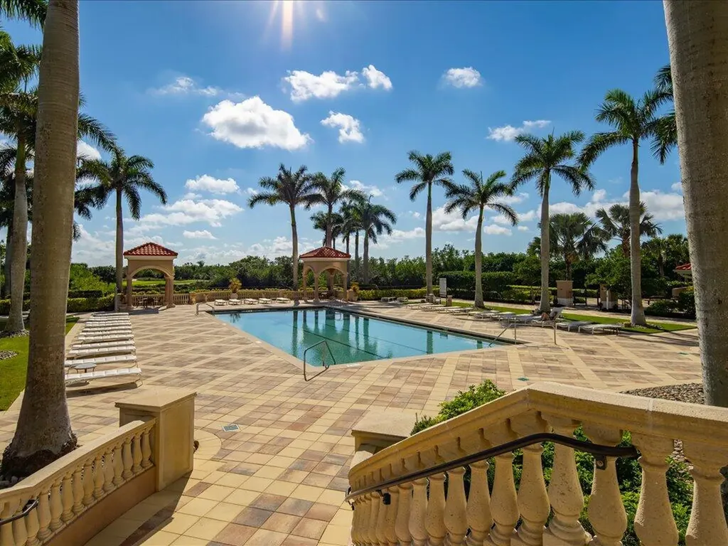 1060 Borghese Naples FL 34114