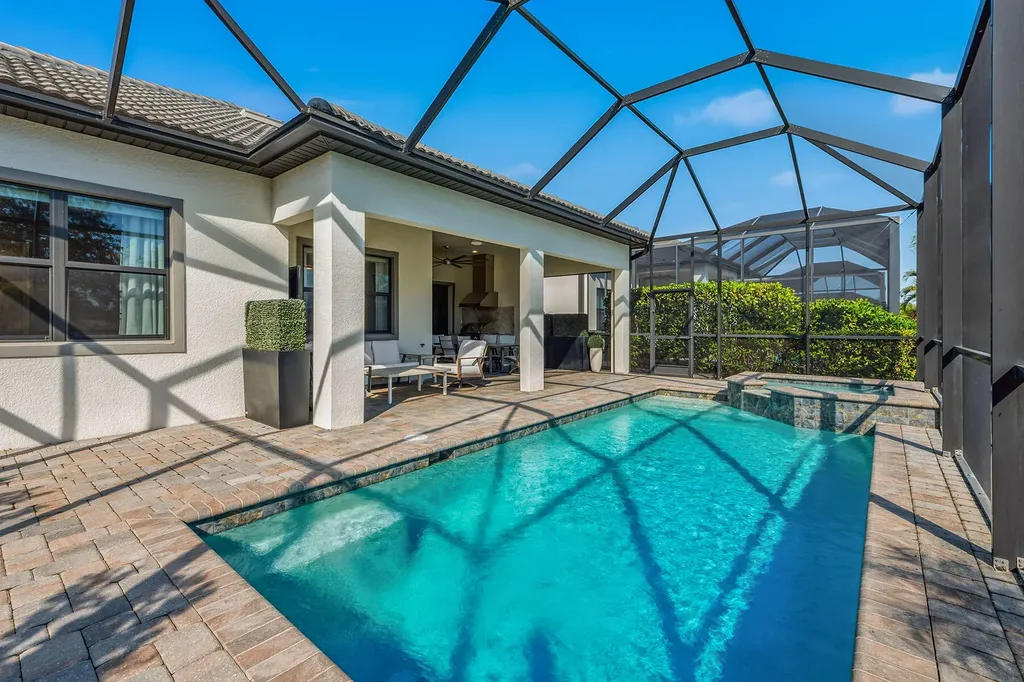 2756 Amaranda Court Naples FL 34114