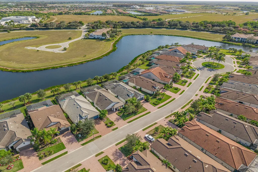 2756 Amaranda Court Naples FL 34114