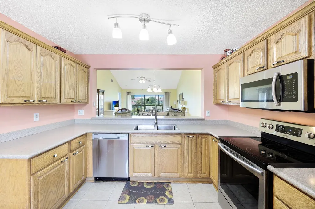 192 Furse Lakes Circle Naples FL 34104