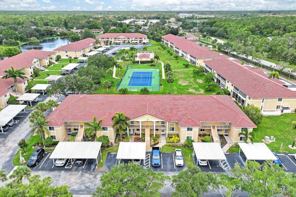 192 Furse Lakes Circle Naples FL 34104