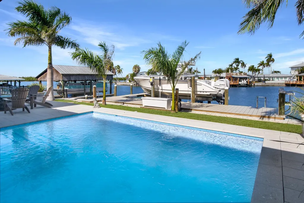 190 Tahiti Circle Naples FL 34113