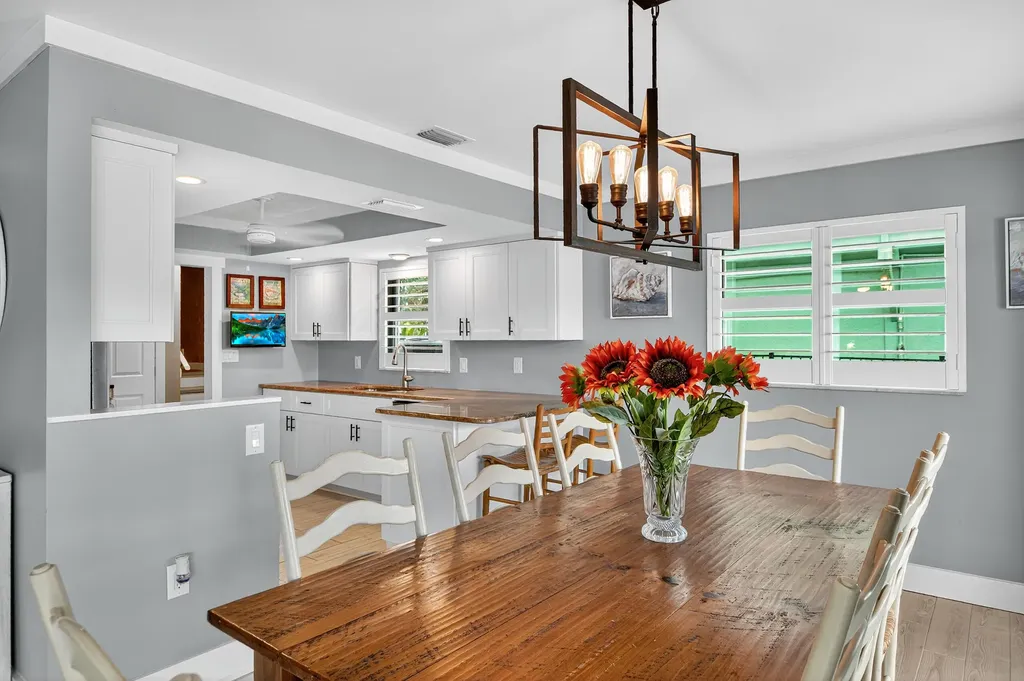 190 Tahiti Circle Naples FL 34113