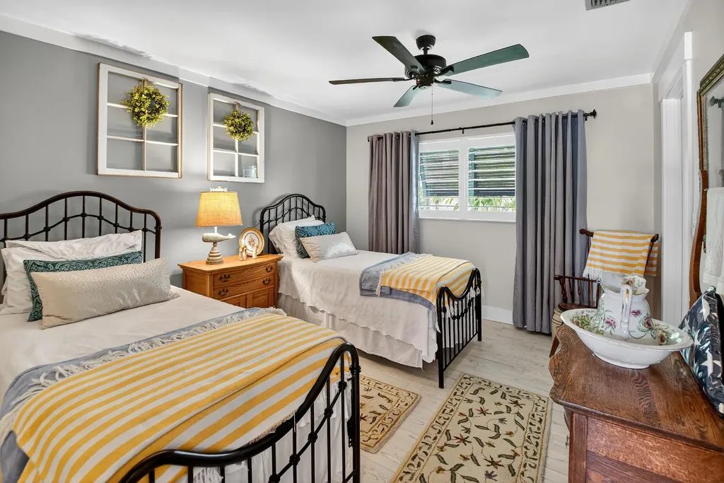 190 Tahiti Circle Naples FL 34113