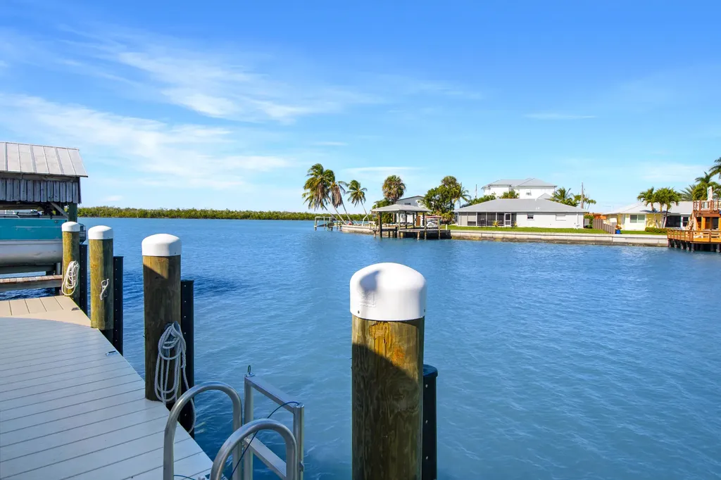 190 Tahiti Circle Naples FL 34113