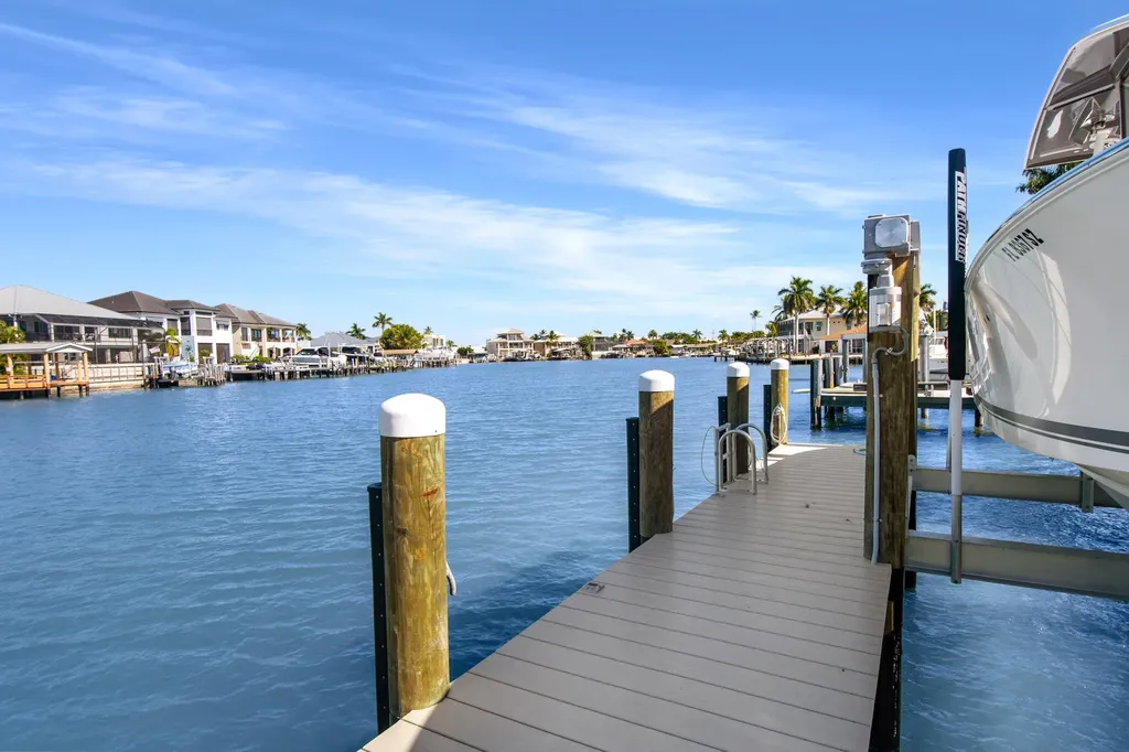 190 Tahiti Circle Naples FL 34113