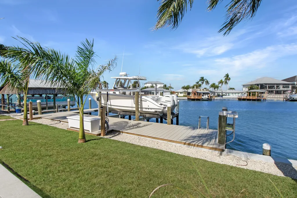 190 Tahiti Circle Naples FL 34113