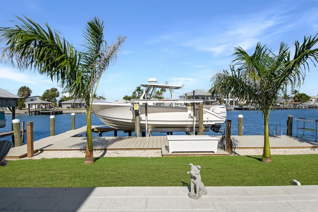 190 Tahiti Circle Naples FL 34113