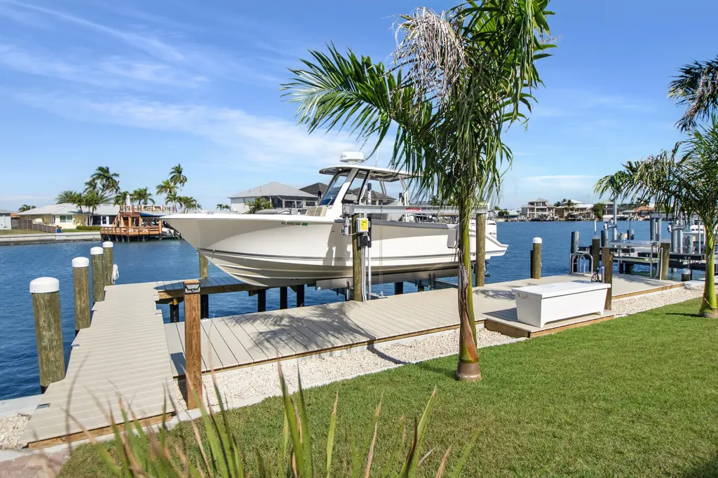 190 Tahiti Circle Naples FL 34113