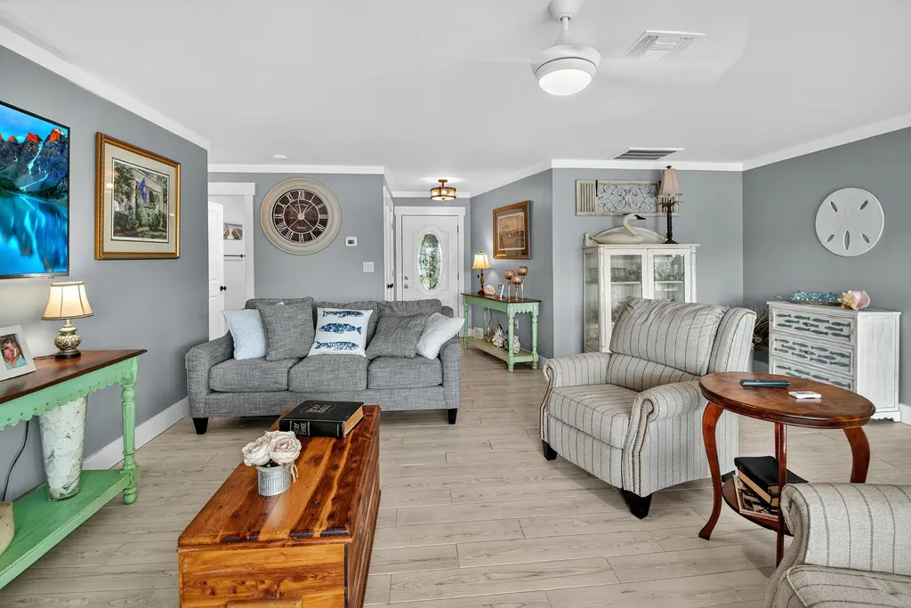 190 Tahiti Circle Naples FL 34113