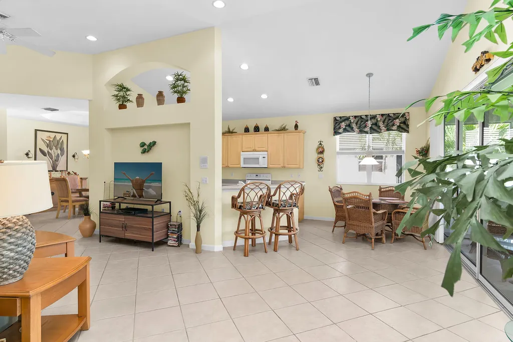 6858 Ascot Drive Naples FL 34113