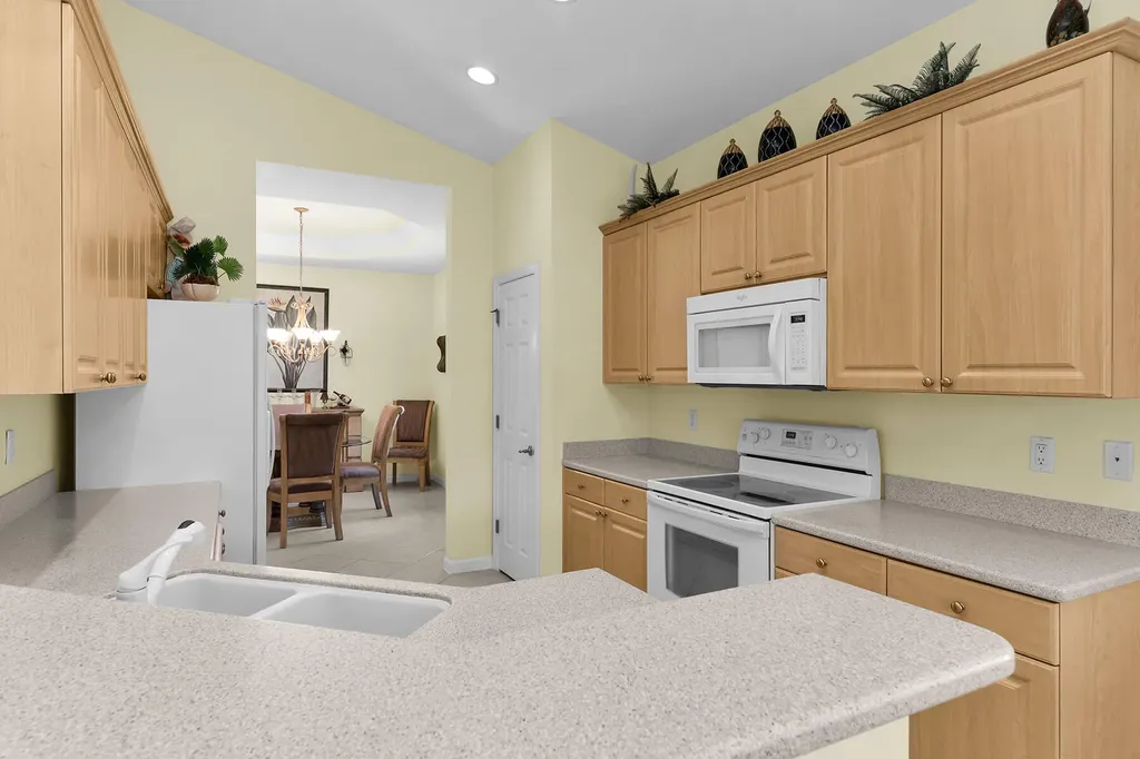 6858 Ascot Drive Naples FL 34113