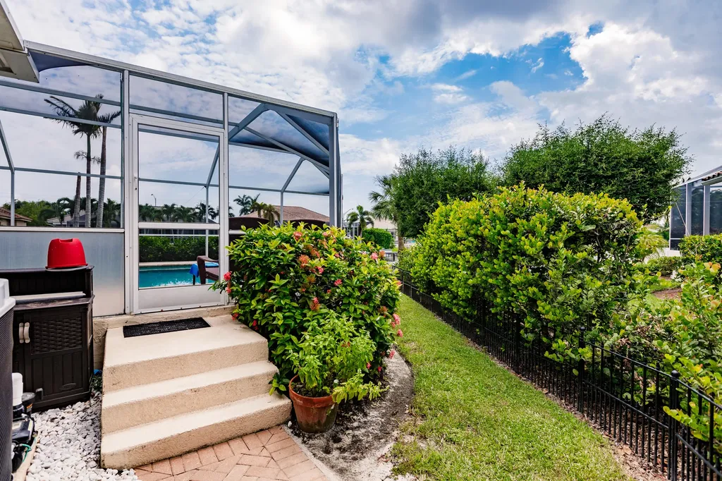 1045 Cottonwood Marco Island FL 34145