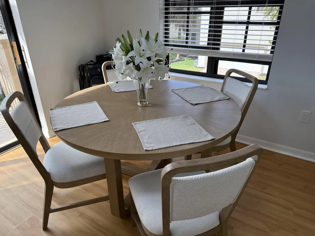 1379 E Artesia E Naples FL 34113