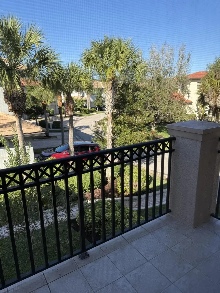 1379 E Artesia E Naples FL 34113