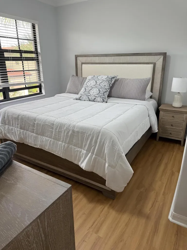 1379 E Artesia E Naples FL 34113