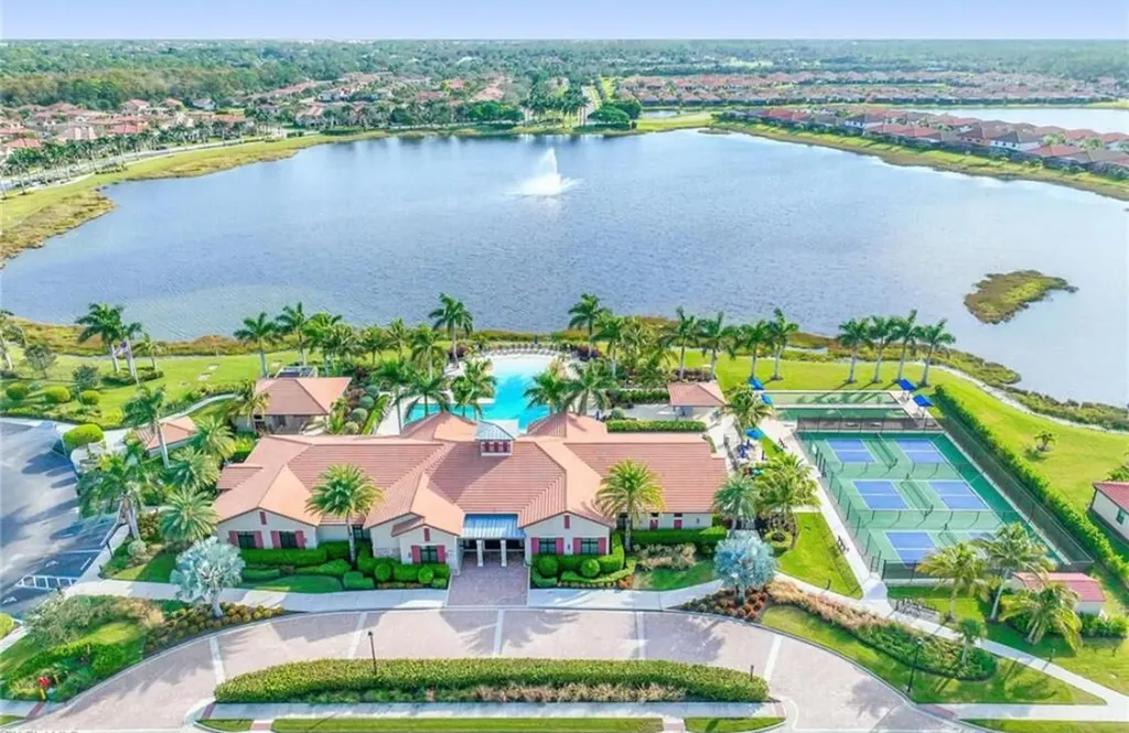 1379 E Artesia E Naples FL 34113