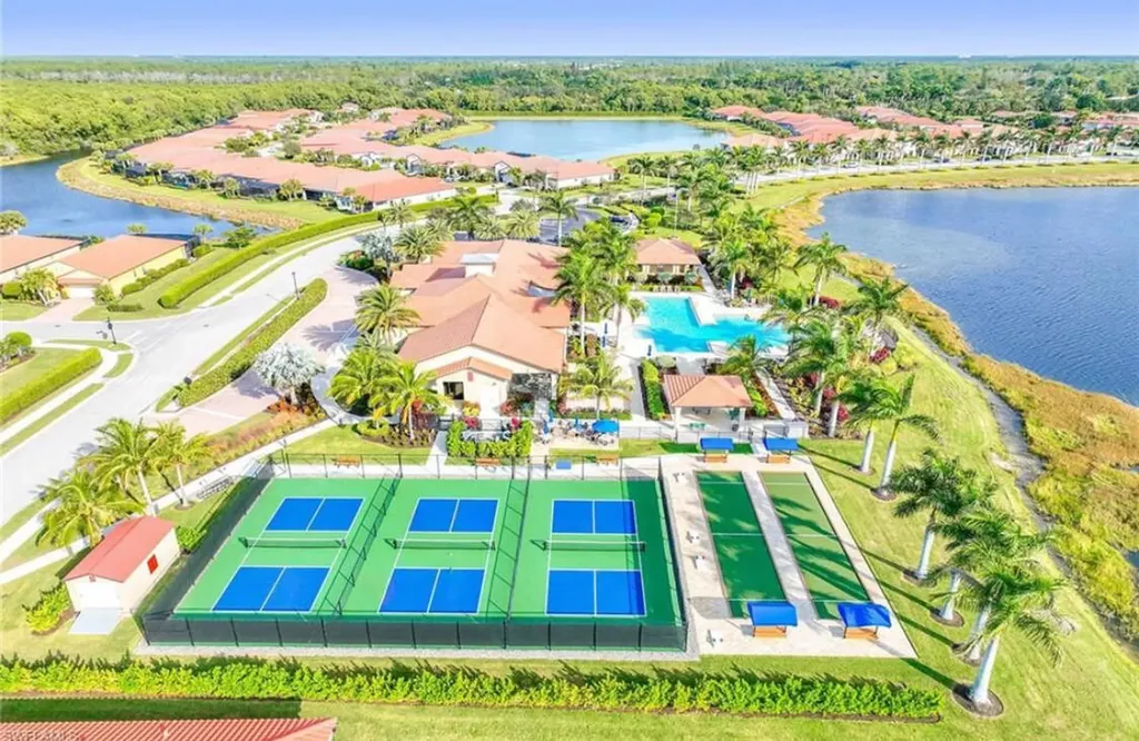 1379 E Artesia E Naples FL 34113