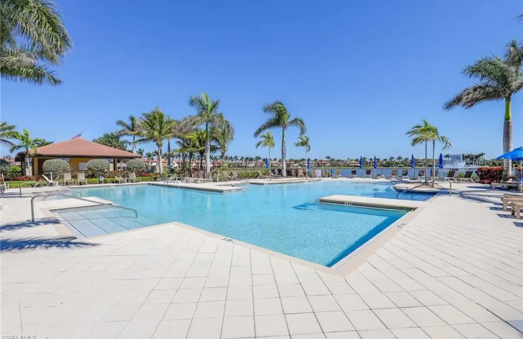 1379 E Artesia E Naples FL 34113