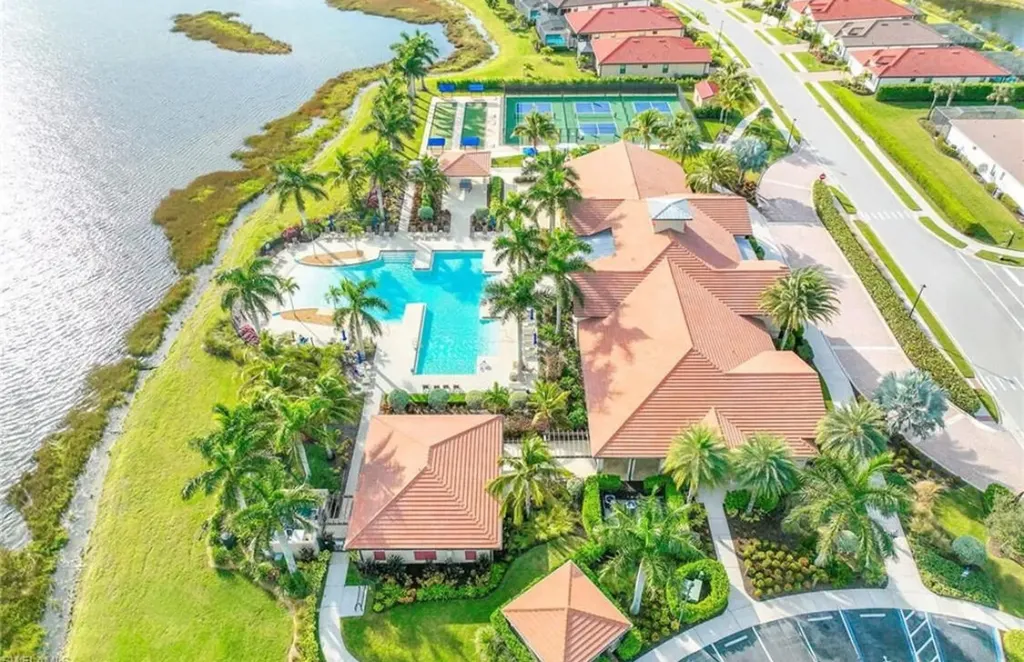 1379 E Artesia E Naples FL 34113