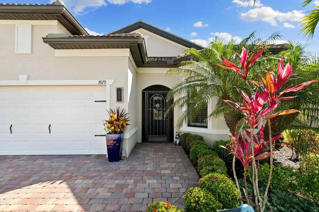 7679 Winding Cypress Drive Naples FL 34114