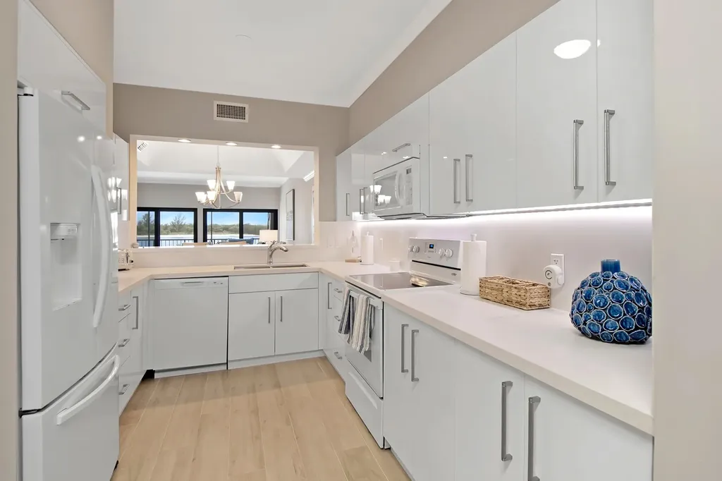 105 La Peninsula Boulevard Naples FL 34113