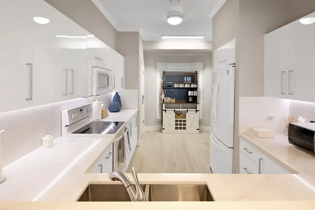 105 La Peninsula Boulevard Naples FL 34113