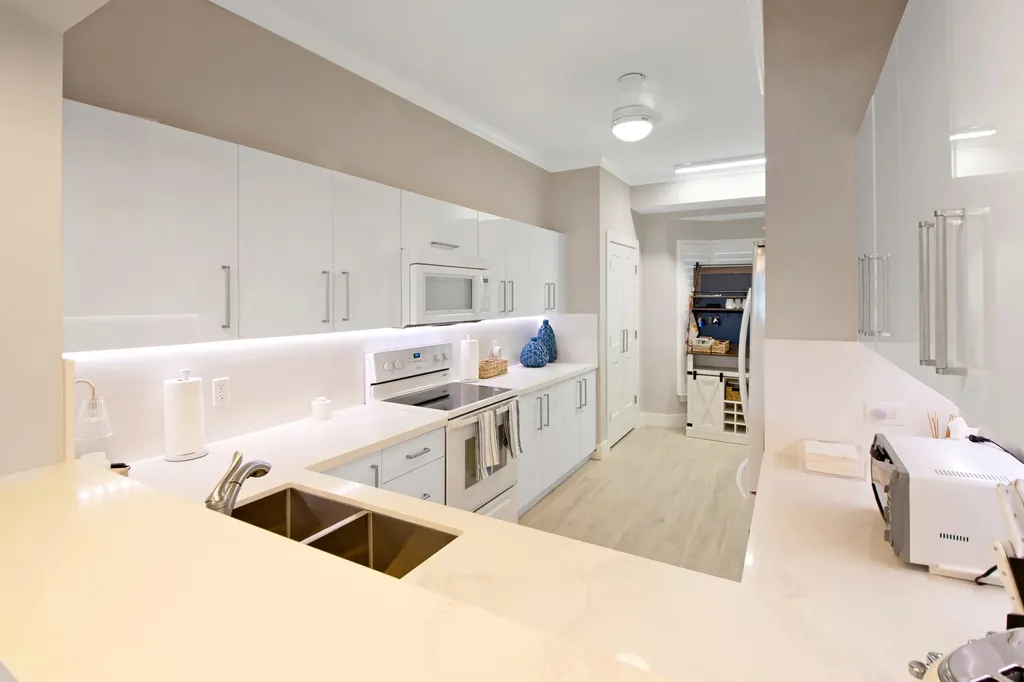 105 La Peninsula Boulevard Naples FL 34113