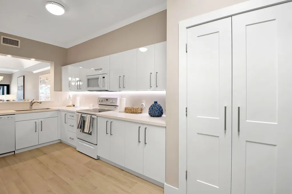 105 La Peninsula Boulevard Naples FL 34113