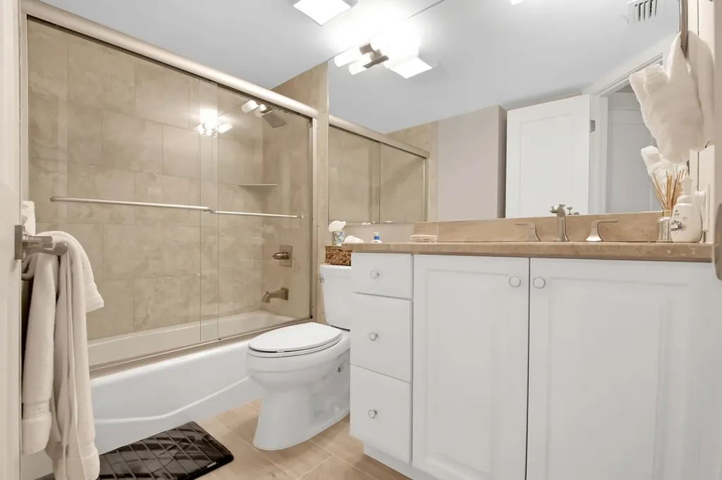 105 La Peninsula Boulevard Naples FL 34113