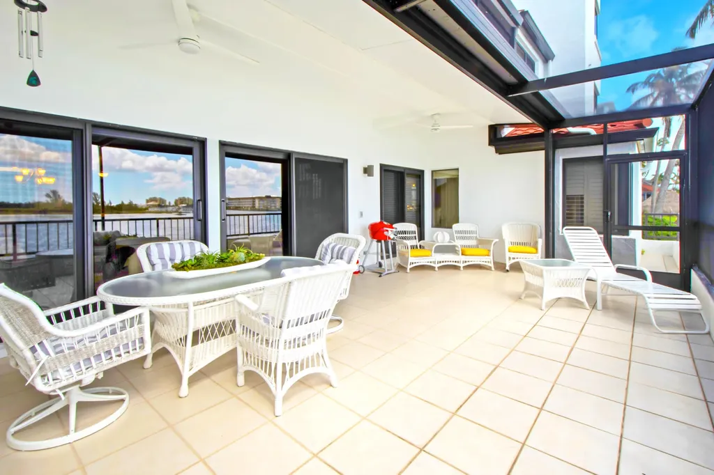 105 La Peninsula Boulevard Naples FL 34113