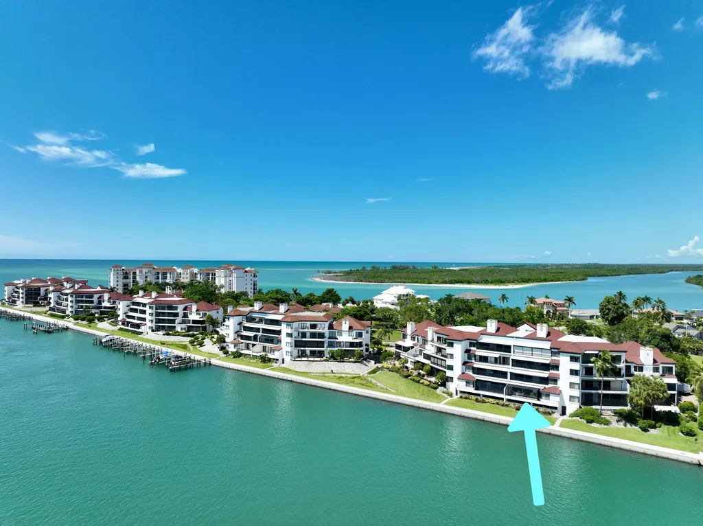 105 La Peninsula Boulevard Naples FL 34113