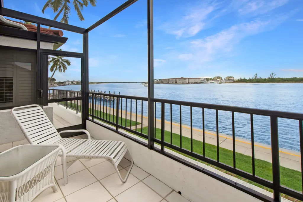 105 La Peninsula Boulevard Naples FL 34113