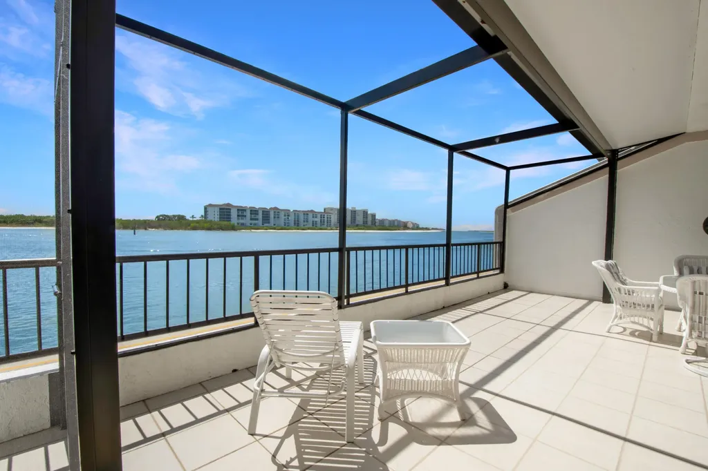 105 La Peninsula Boulevard Naples FL 34113