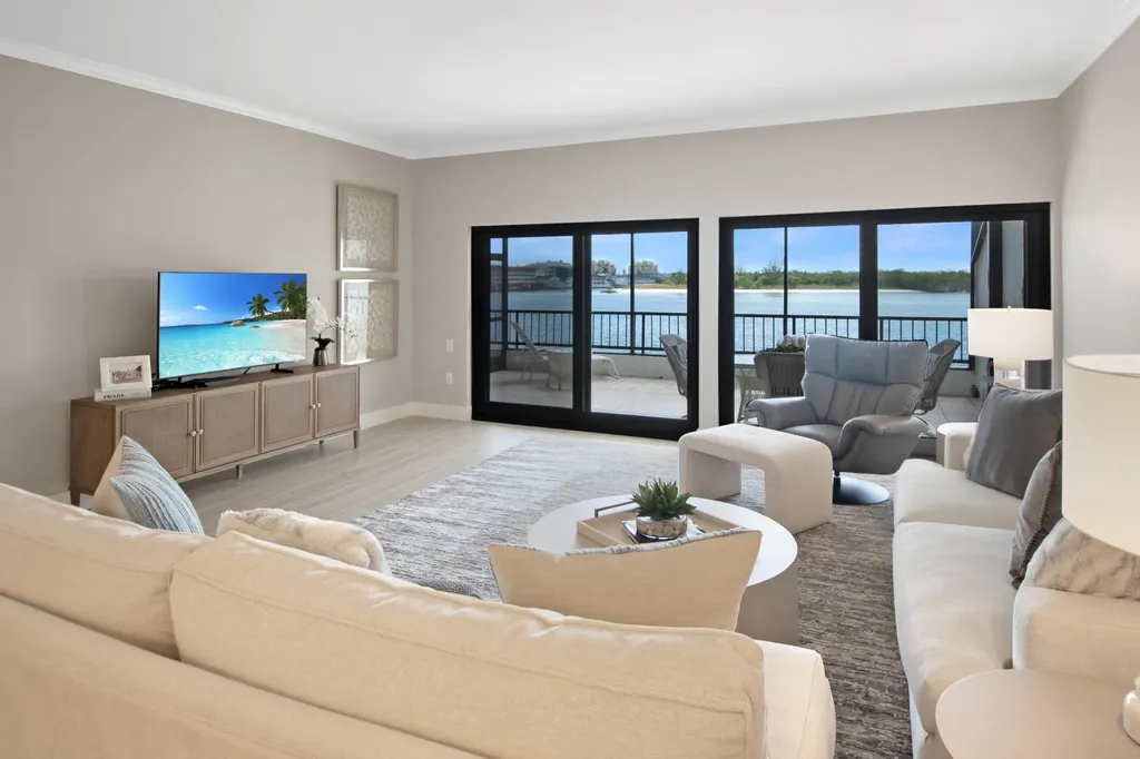 105 La Peninsula Boulevard Naples FL 34113