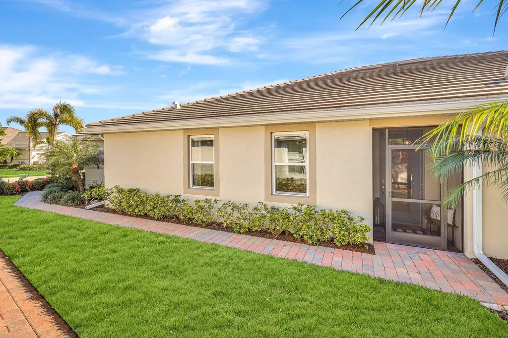 14863 Edgewater Circle Naples FL 34114